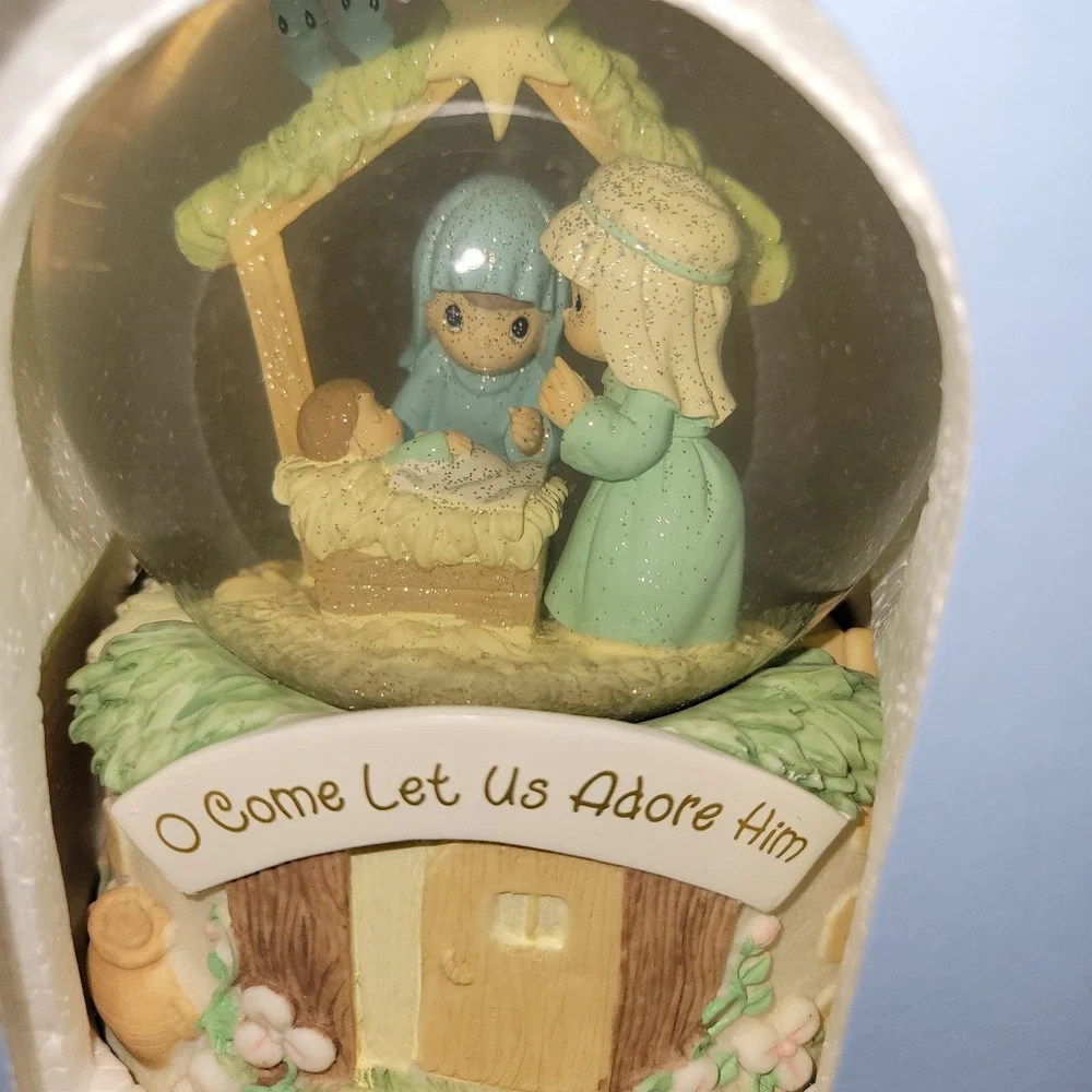 Friendly)Precious Moments Musical Waterball Nativity 